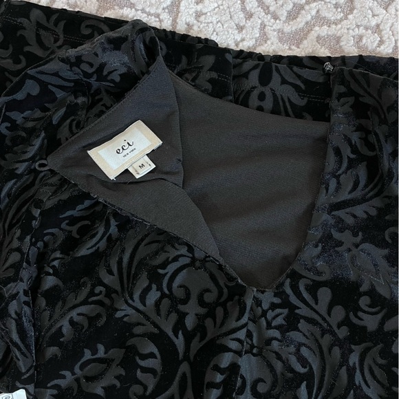 NWT Eci Ny Velvet Bell Sleeve Dress - Picture 11 of 13